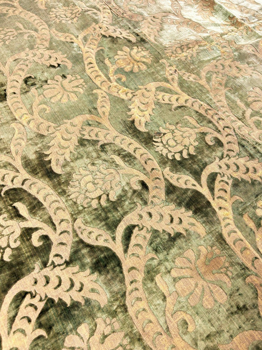 Late Renaissance Cut Velvet Table Cloth - Italy Late 16th, Early 17th Century-photo-2