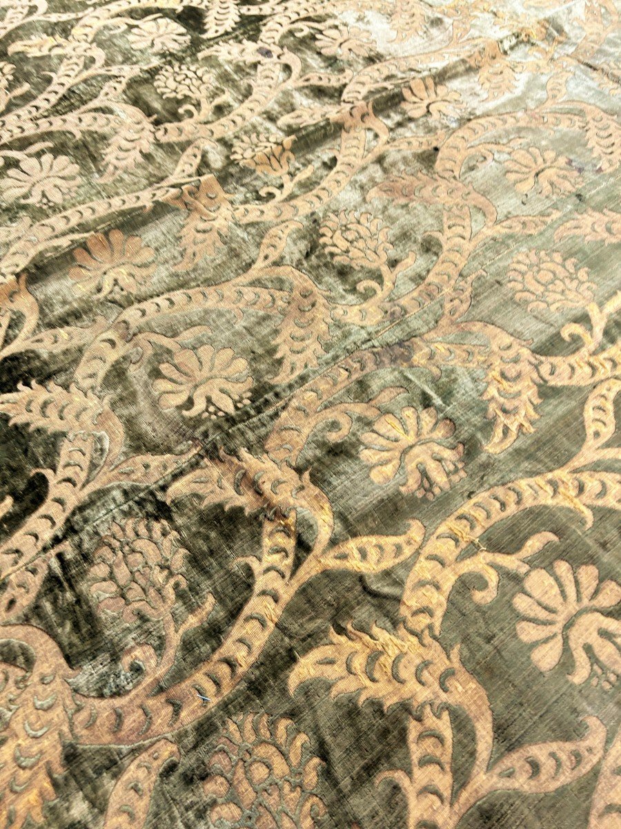 Late Renaissance Cut Velvet Table Cloth - Italy Late 16th, Early 17th Century-photo-3