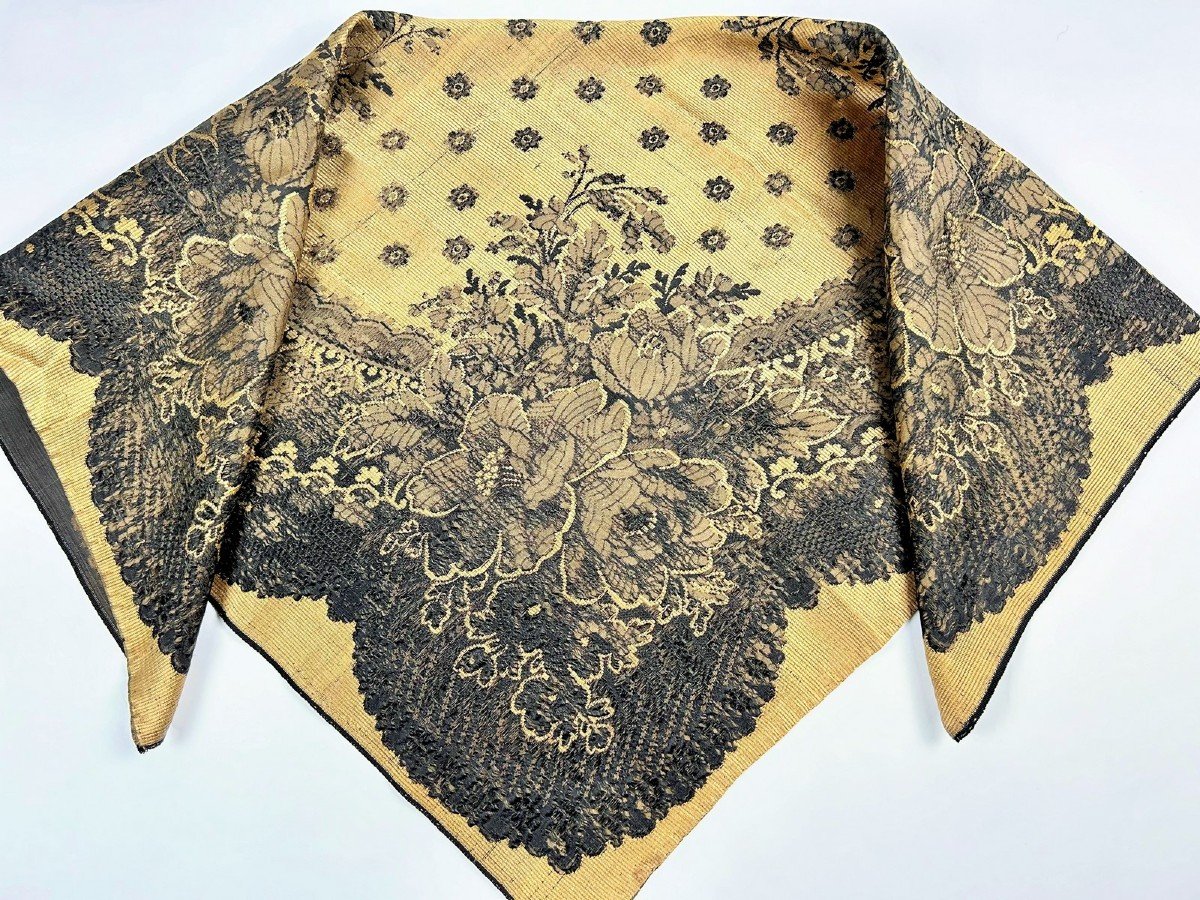 Woven Silk Fichu With Lace Decor - France Or Russia Circa 1865