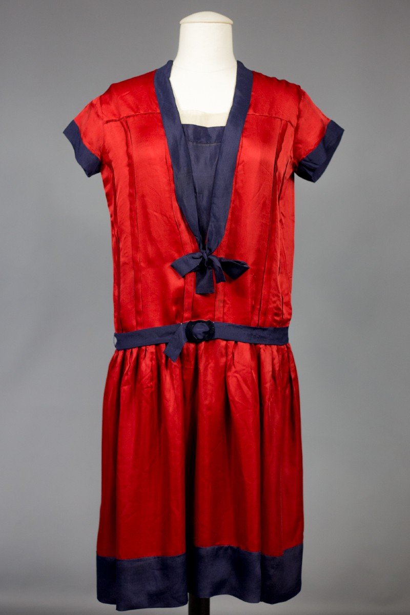 Robe Patriotique En Satin Et Crêpe De Soie Circa 1920