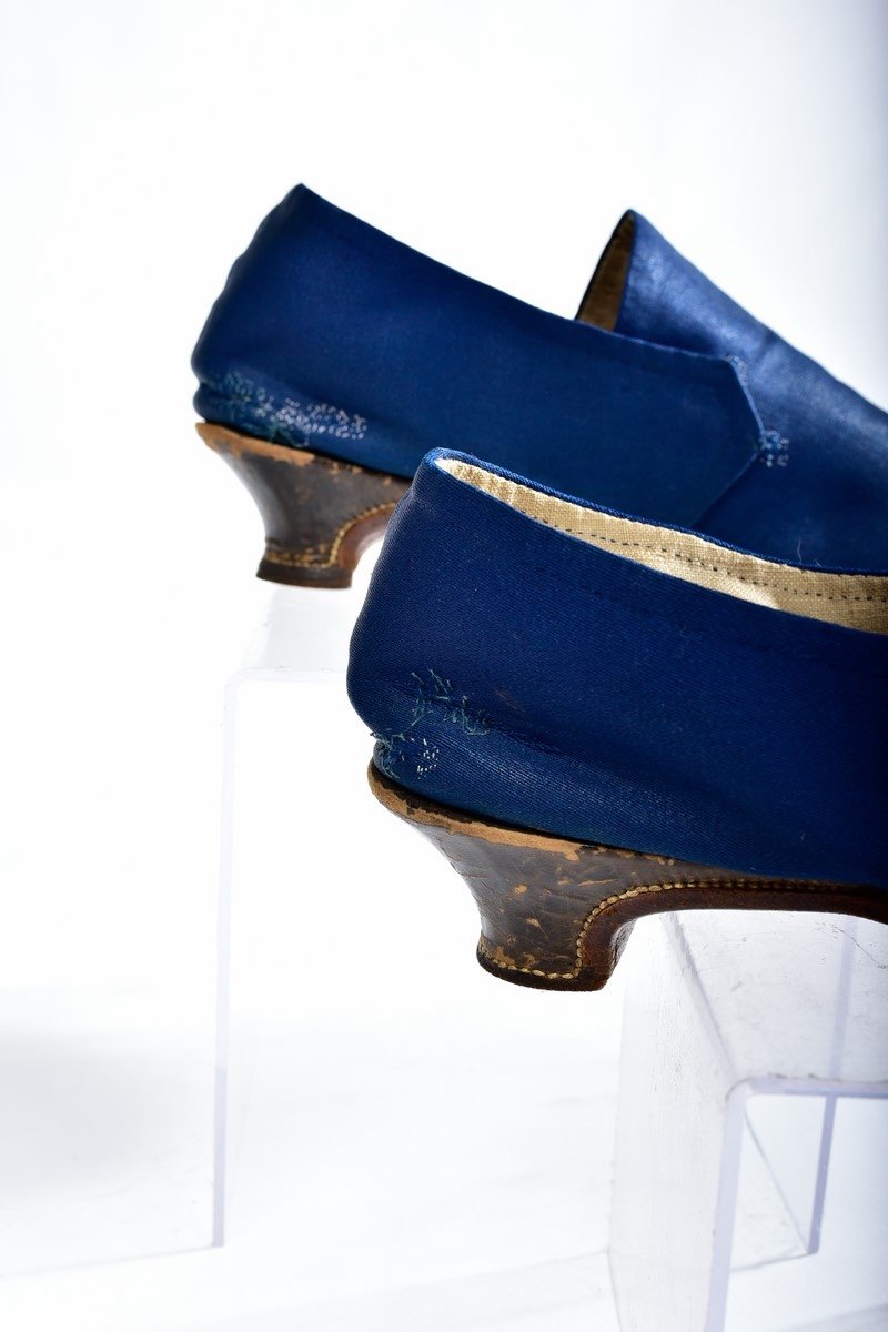 Paire De Chaussures Pour Dame En Sergé De Laine Glacé Bleu De France - Louis XVI Circa 1780-photo-4