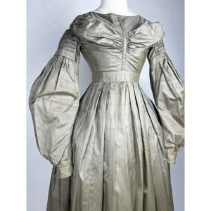 Day Dress In Puce Taffeta With Small Legs - France Circa 1840