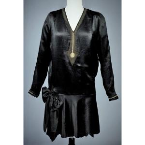 Petit Robe Noire Couture En Satin Duchesse Brodée Circa 1920