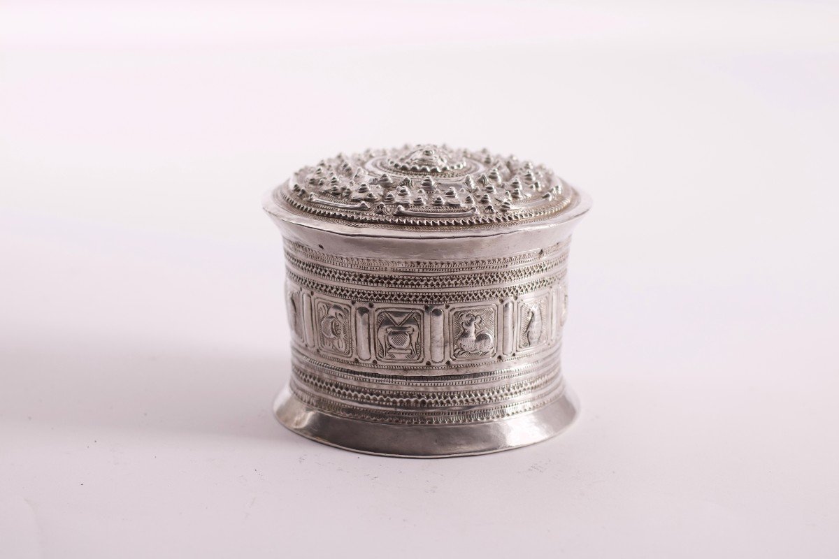 Large Burmese Silver Betel Box-photo-4