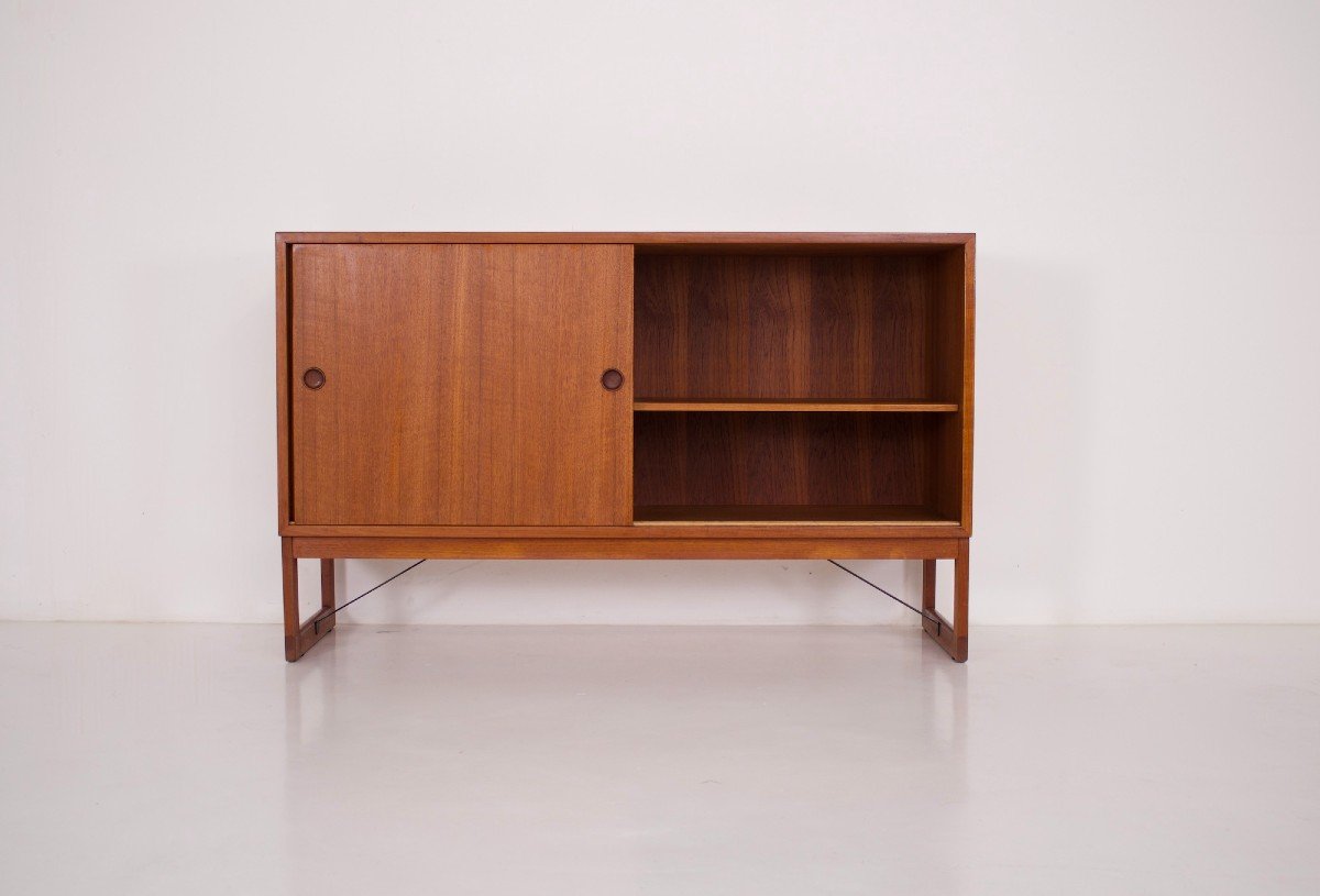 Børge Mogensen, Sideboard With Sliding Doors.-photo-1