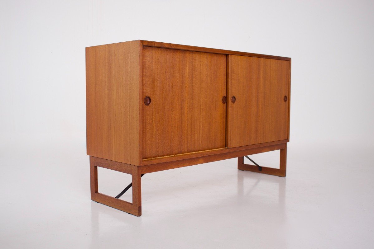 Børge Mogensen, Sideboard With Sliding Doors.