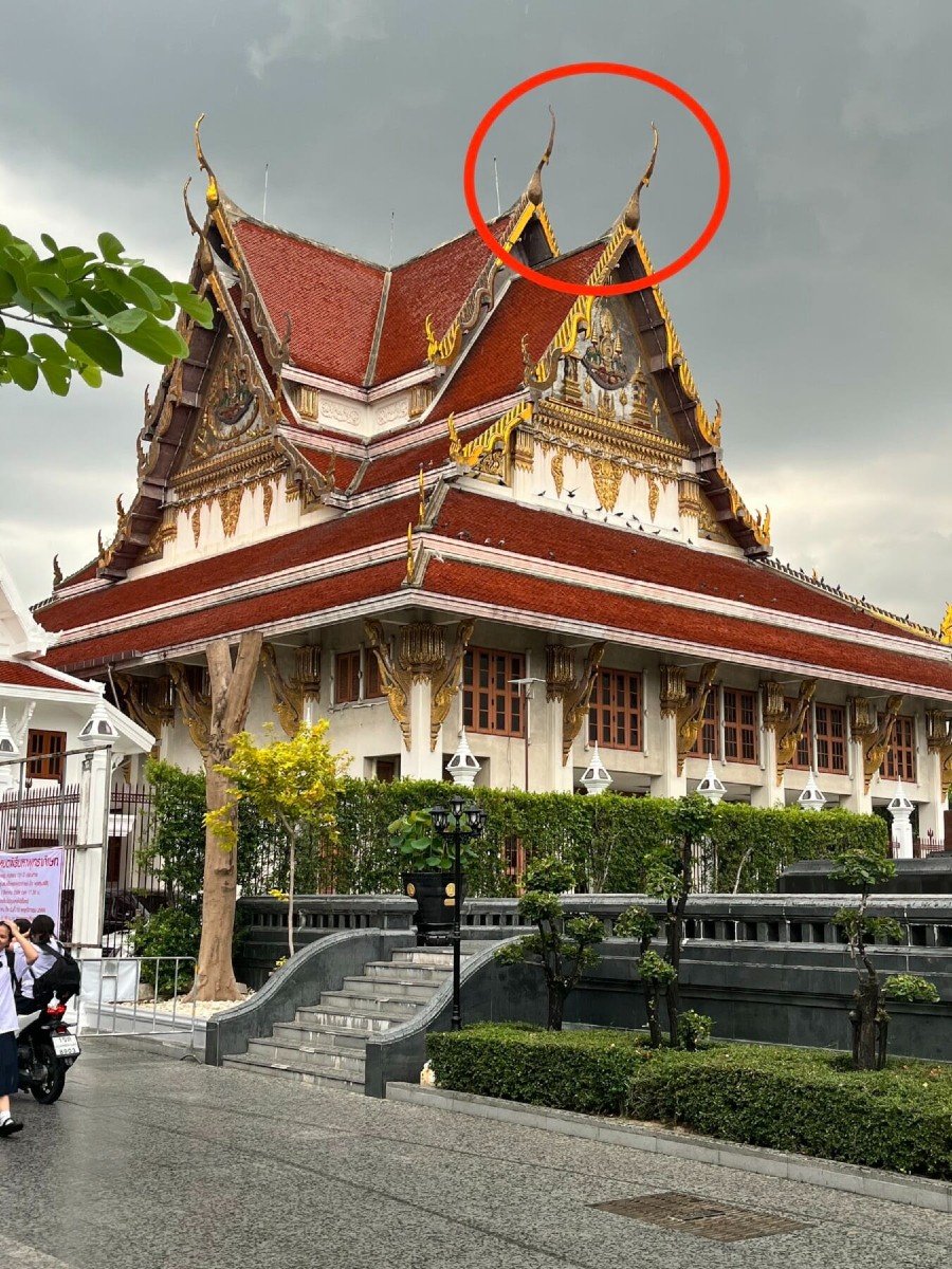 Chofa, Ornement De Faîtage De Temple Wat Thaï.-photo-1