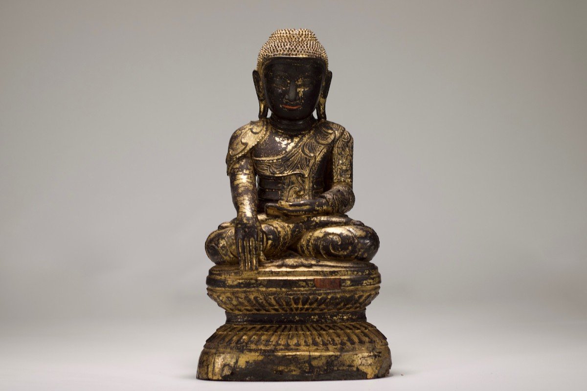 Buddha Shakyamuni Shan In Golden Wood