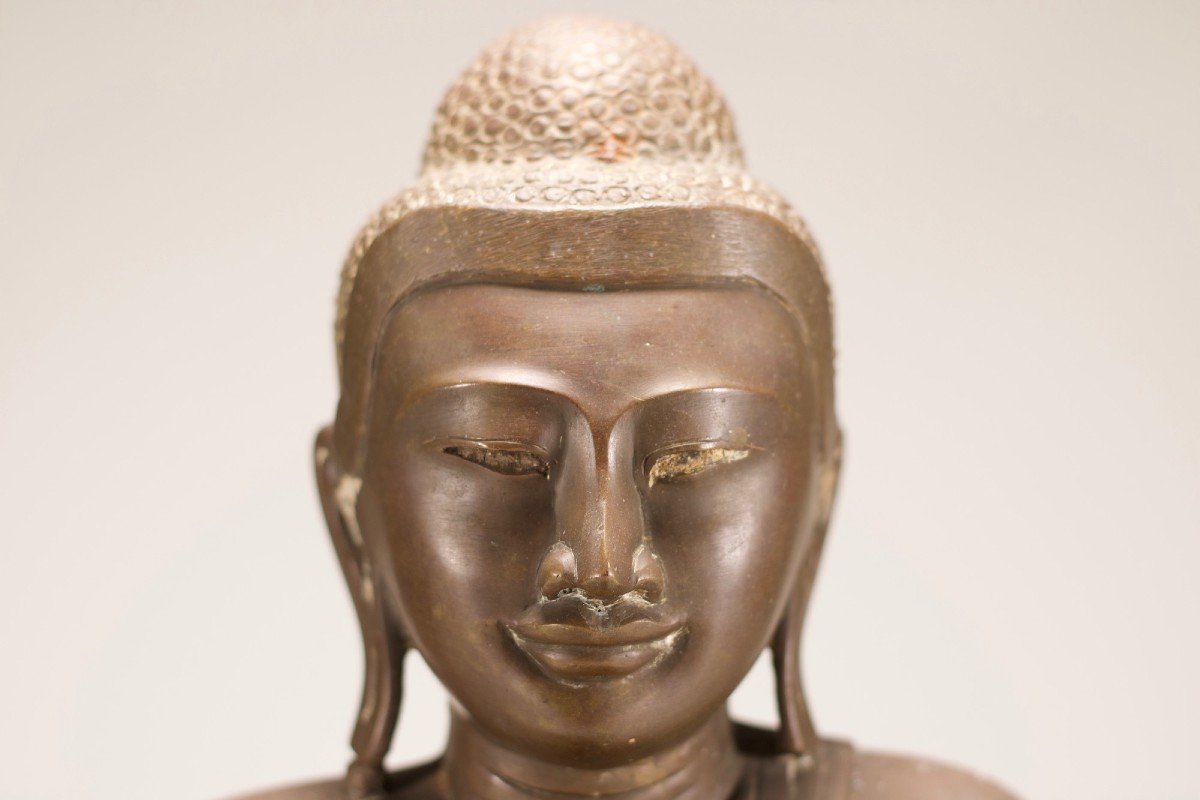 Bouddha assis Shakyamuni En Bronze, Myanmar, Mandalay-photo-2