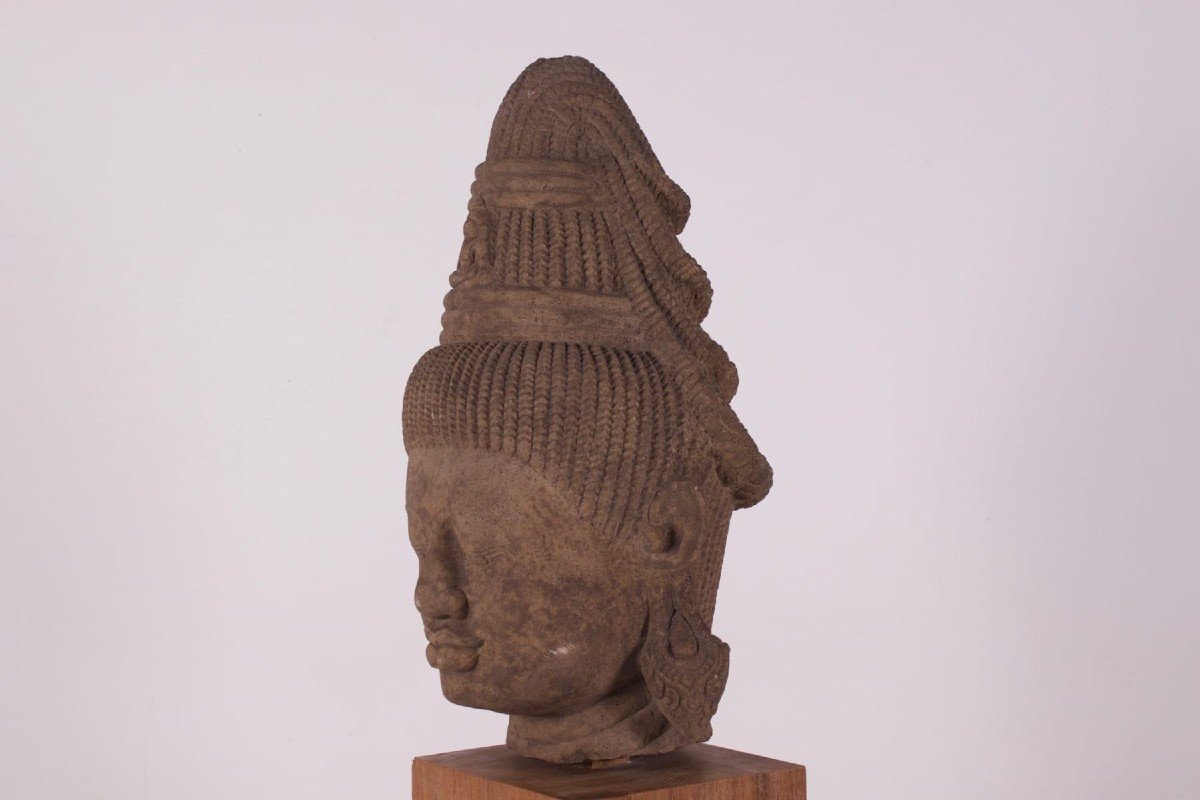 Important Pre-angkor Khmer Deity Head In Sandstone (80 Cm)