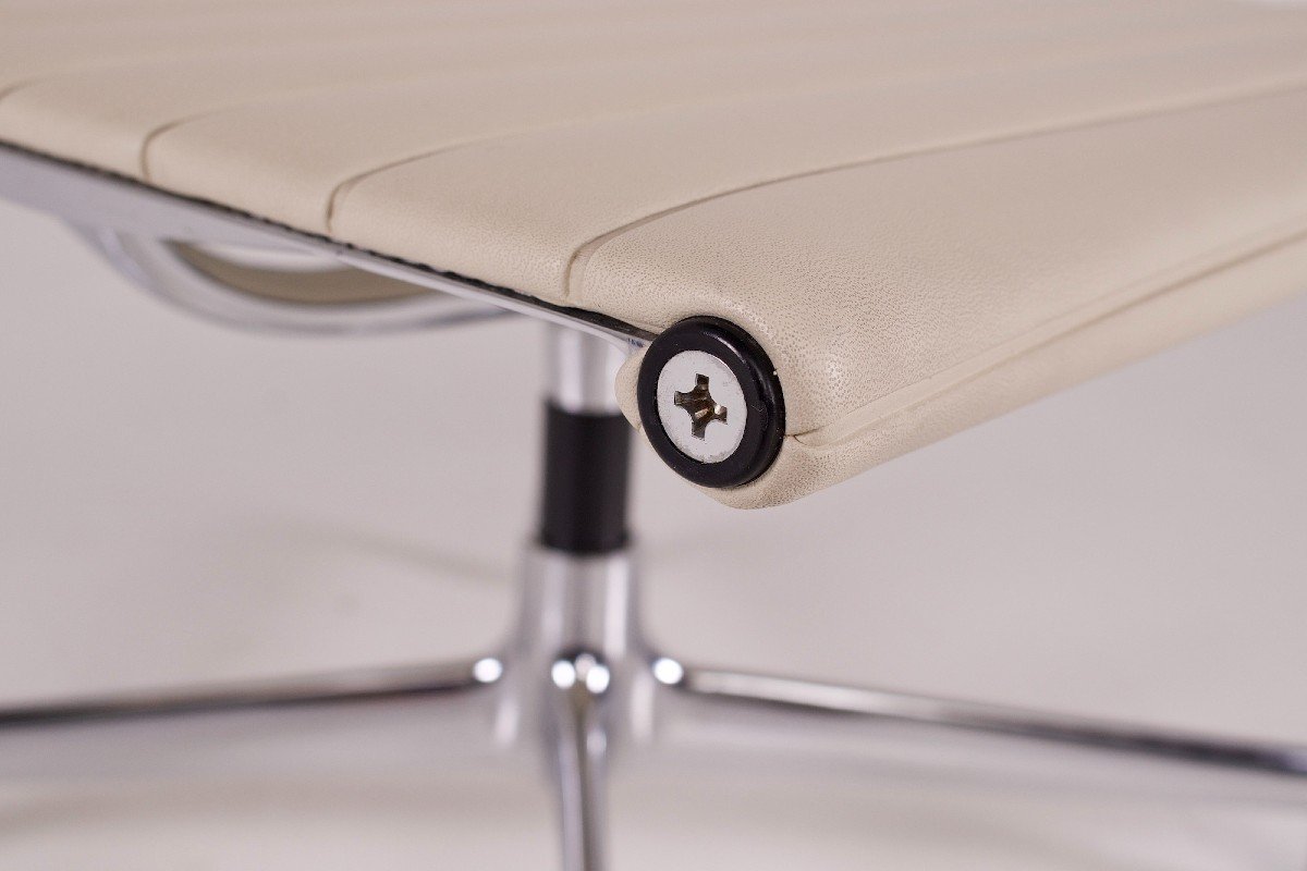 Ottoman “soft Pad” E125 By Charles & Ray Eames-photo-1