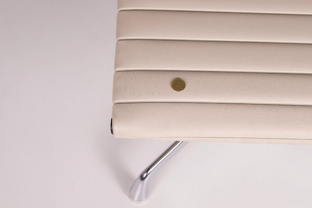 Ottoman “soft Pad” E125 By Charles & Ray Eames-photo-7