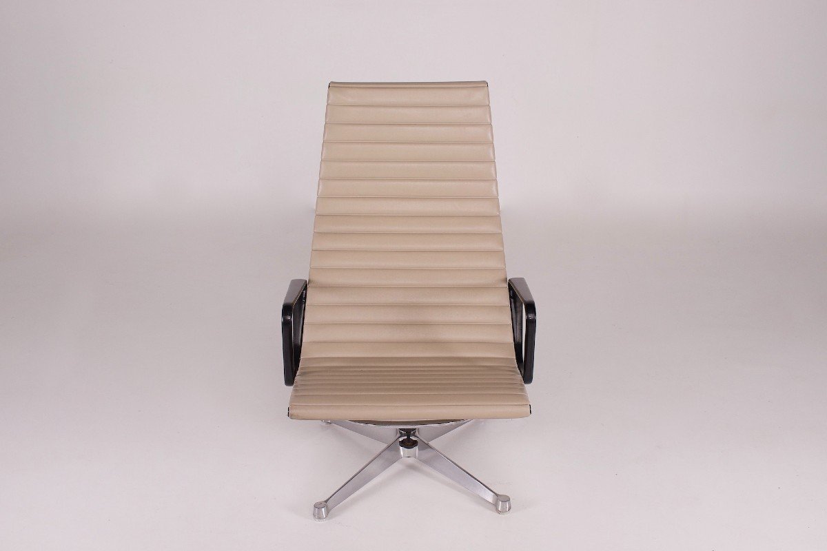 Fauteuil Pivotant En Aluminium Ea 124 De Charles & Ray Eames Herman Miller.-photo-3