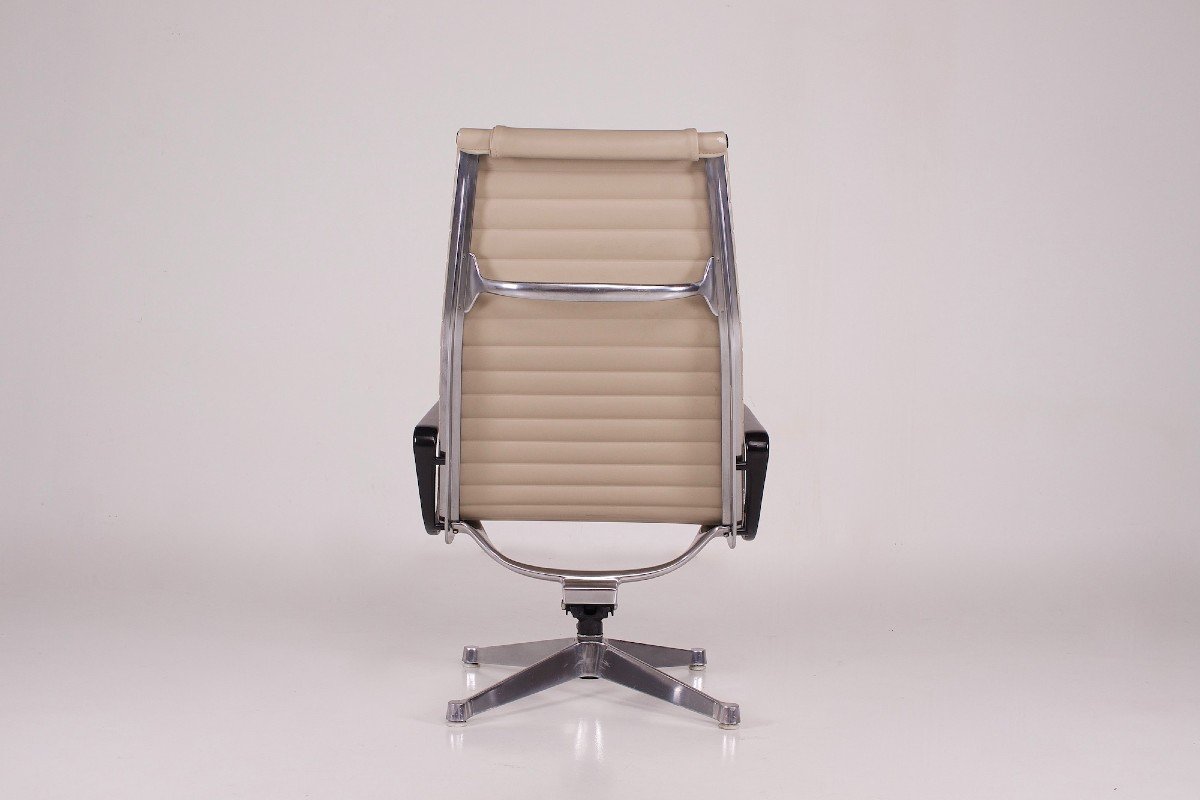 Fauteuil Pivotant En Aluminium Ea 124 De Charles & Ray Eames Herman Miller.-photo-5