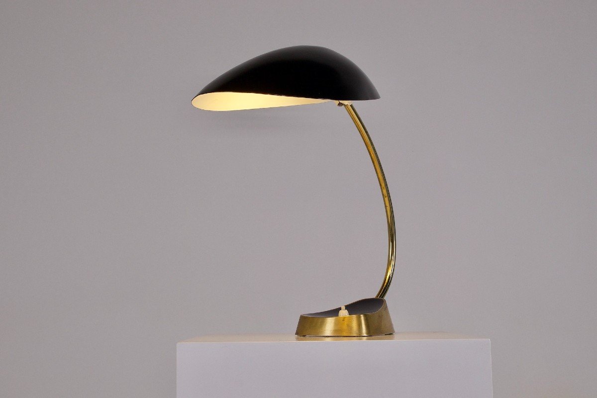 Adjustable Modernist Lamp