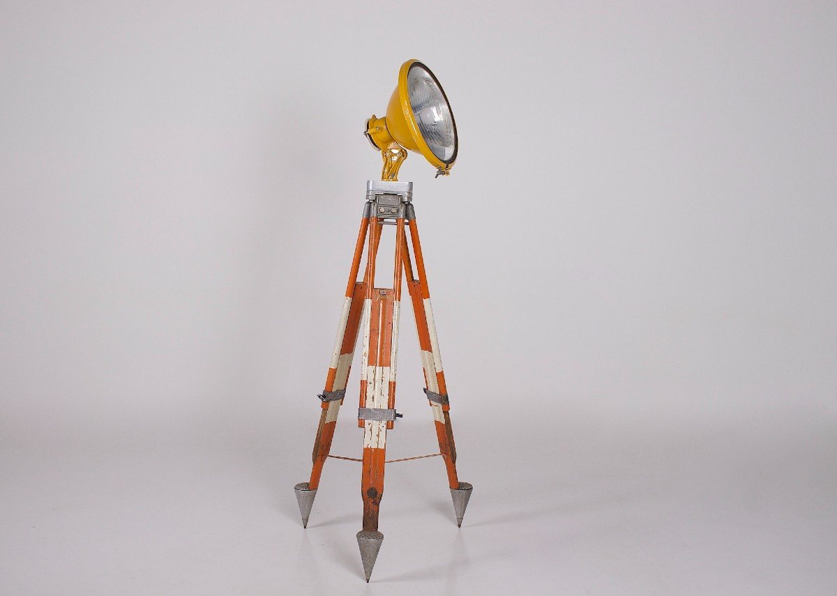 Holophane Tripod Industrial Spotlight