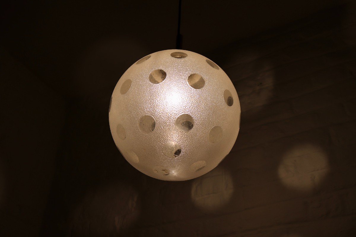 Globe Pendant In Grained Glass-photo-4