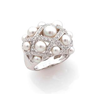 Chanel • Bague "Baroque" en or blanc, perles de culture et diamants