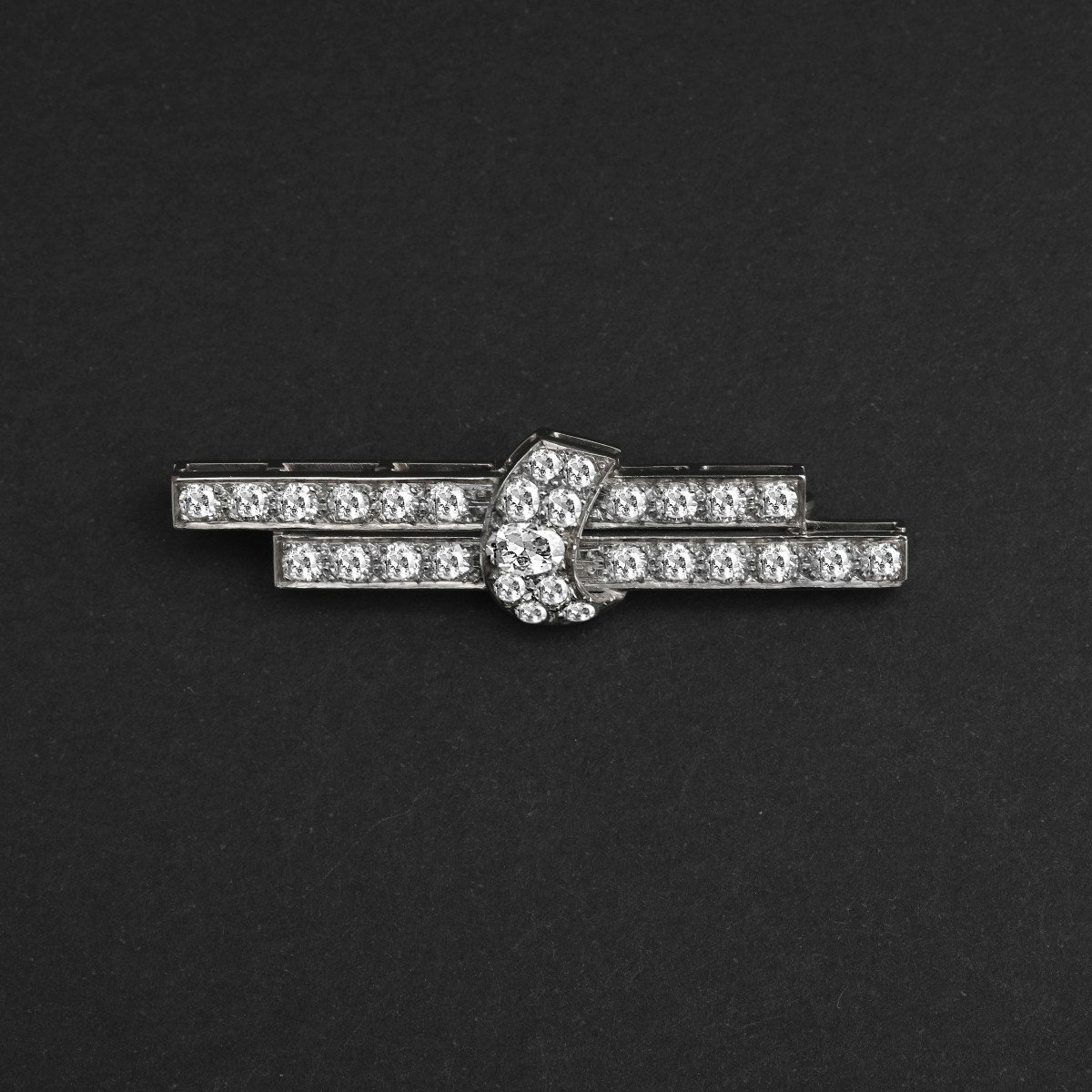 1811 – Art Deco Brooch White Gold Diamonds