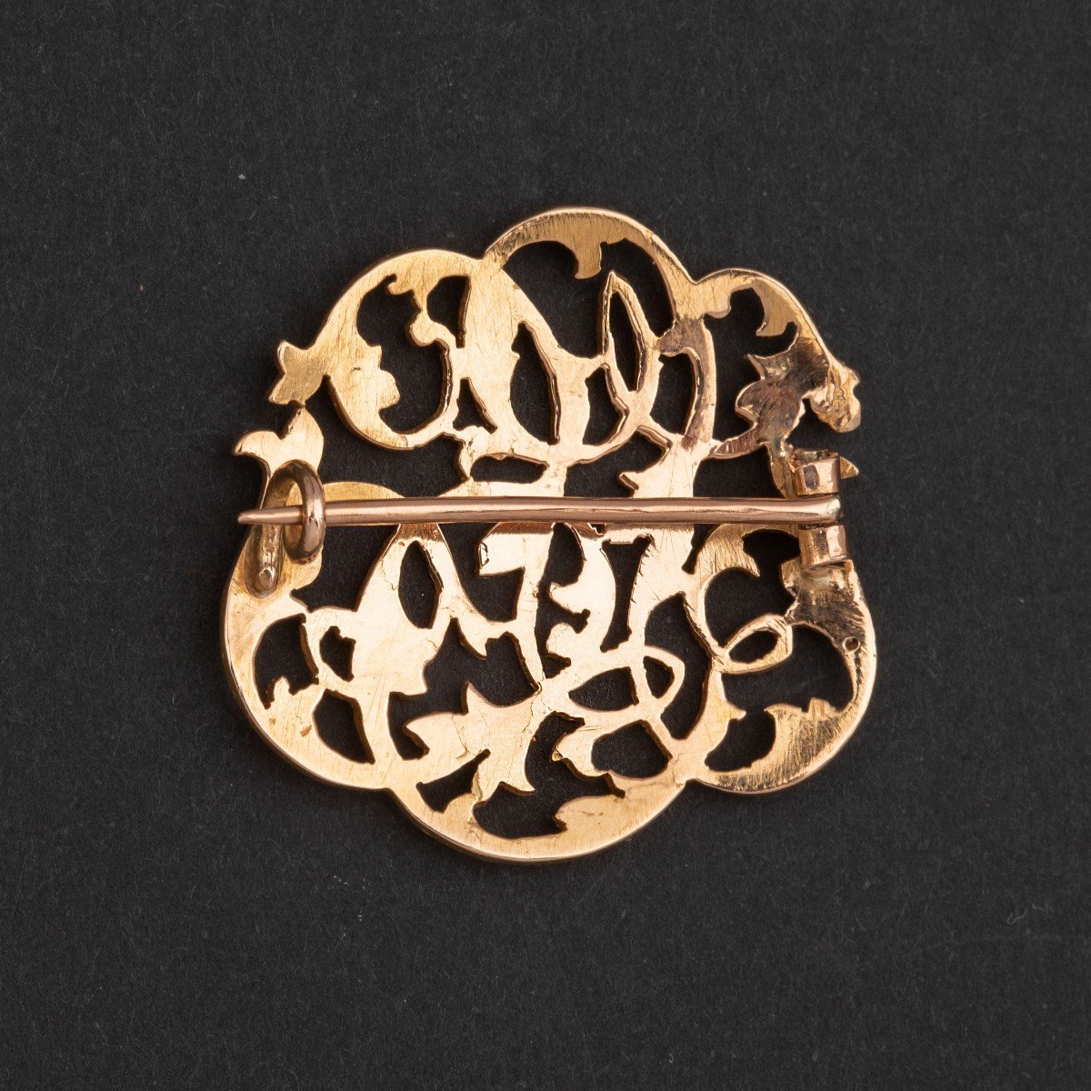 3086 – Broche Circulaire Monogrammée Or Jaune-photo-3