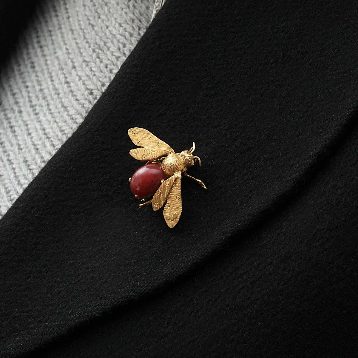 2149 – Broche Abeille Or Jaune Agathe-photo-3