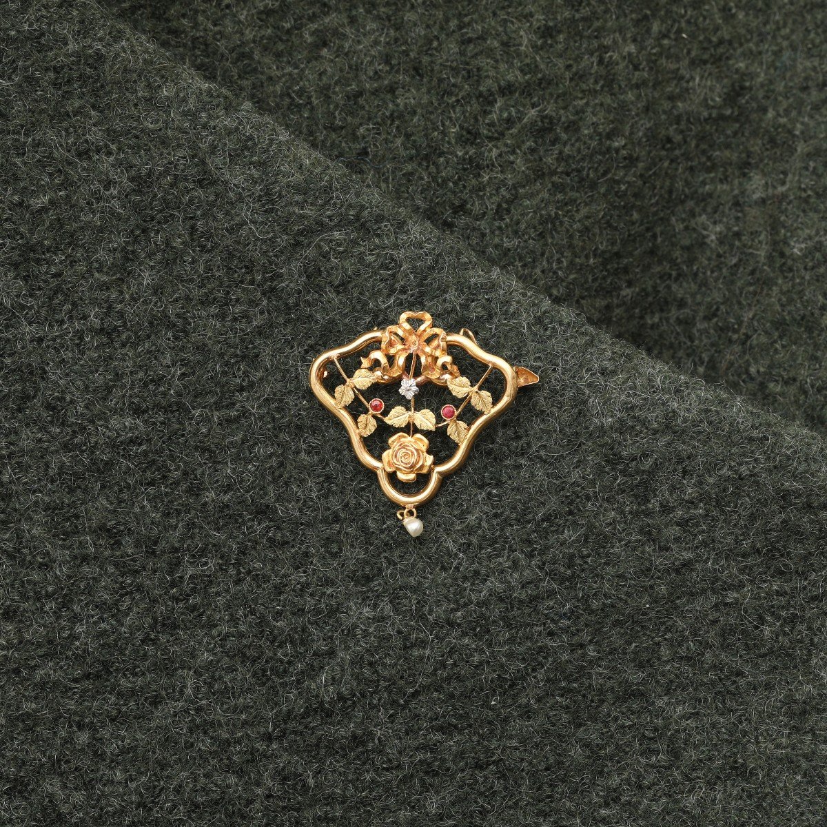 2340– Antique Yellow Gold Ruby Pearl Brooch-photo-1