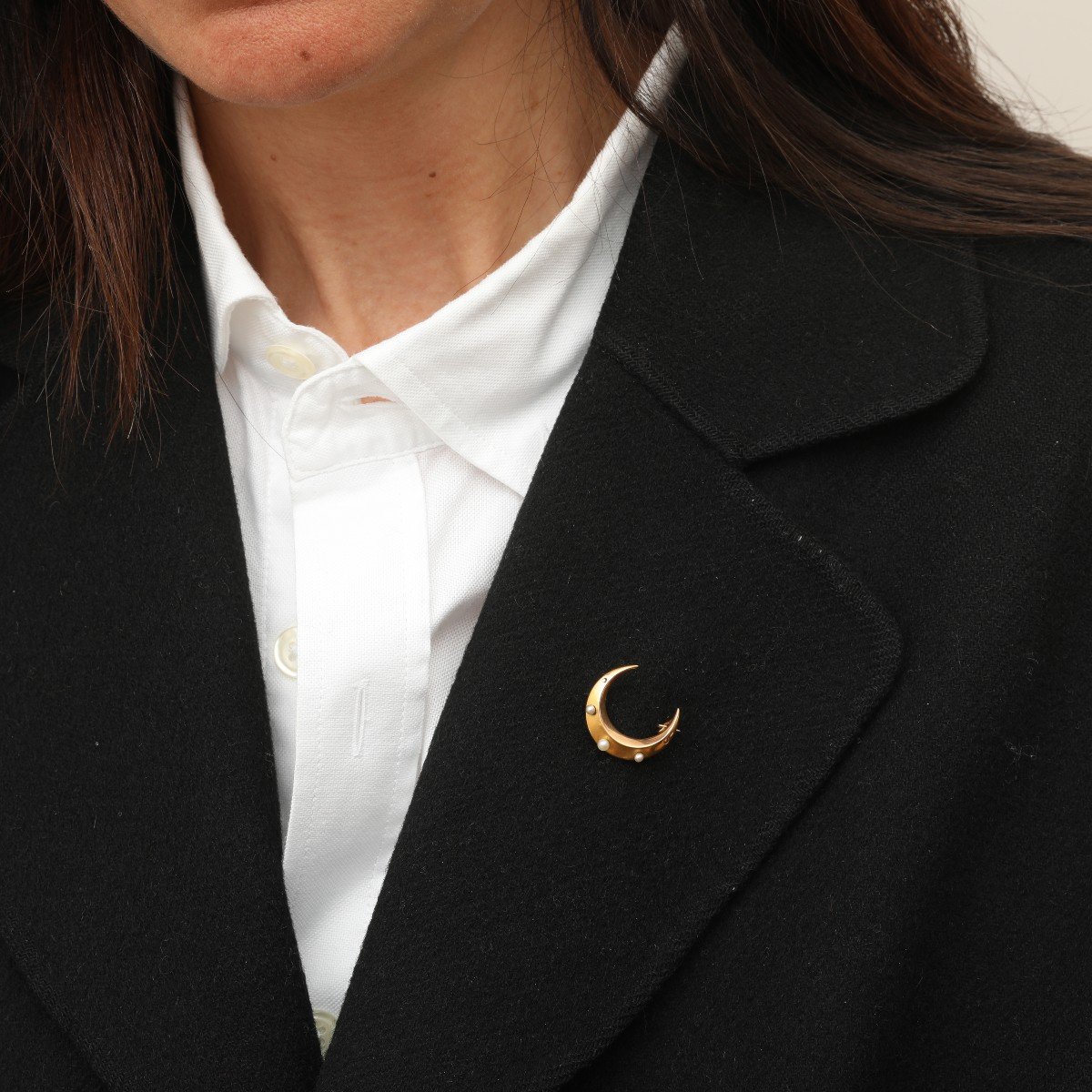 2607– Crescent Moon Brooch Yellow Gold Pearls-photo-4