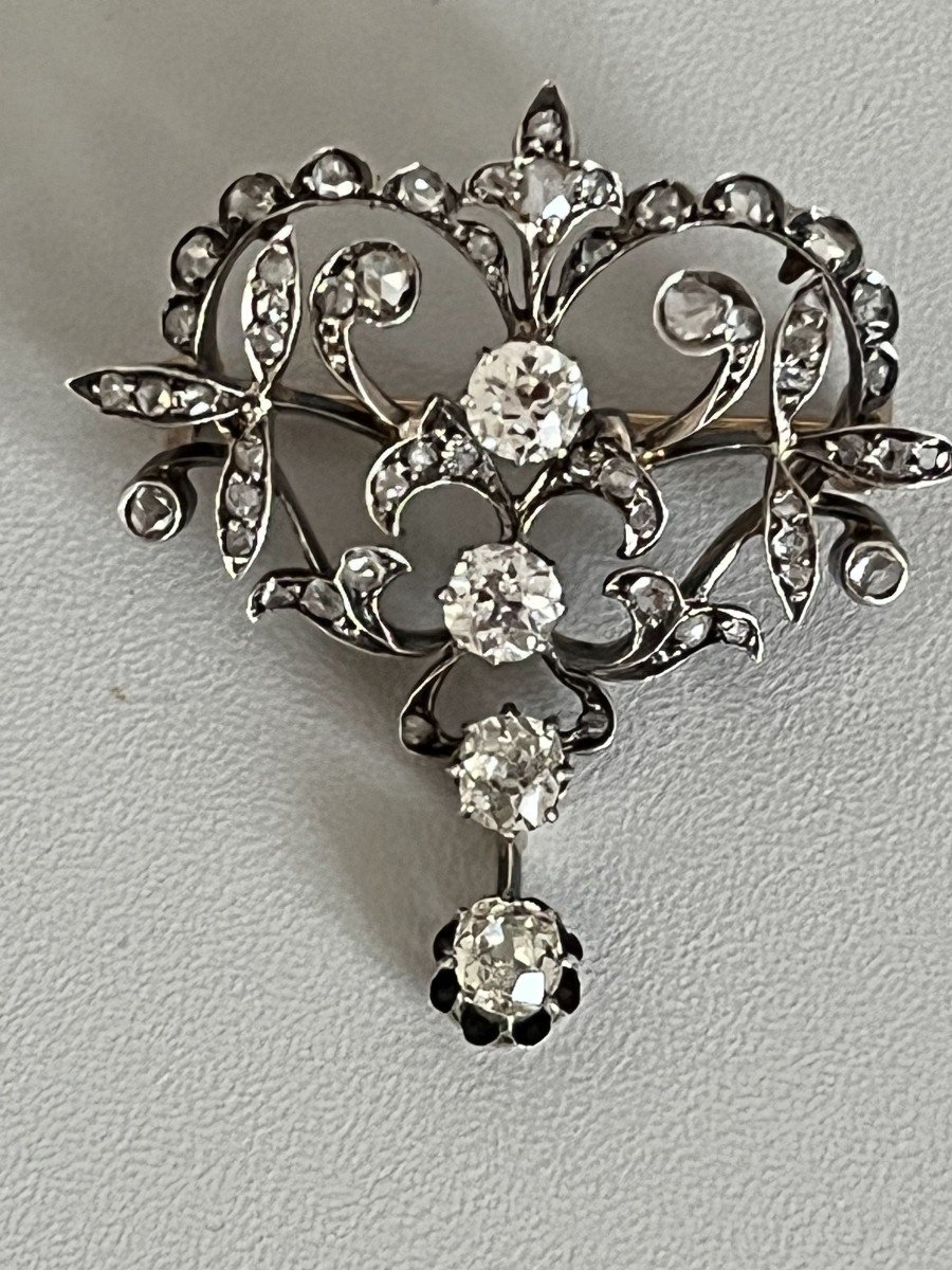 4138– Antique Volute Brooch White Gold Diamonds 1.80 Ct-photo-3