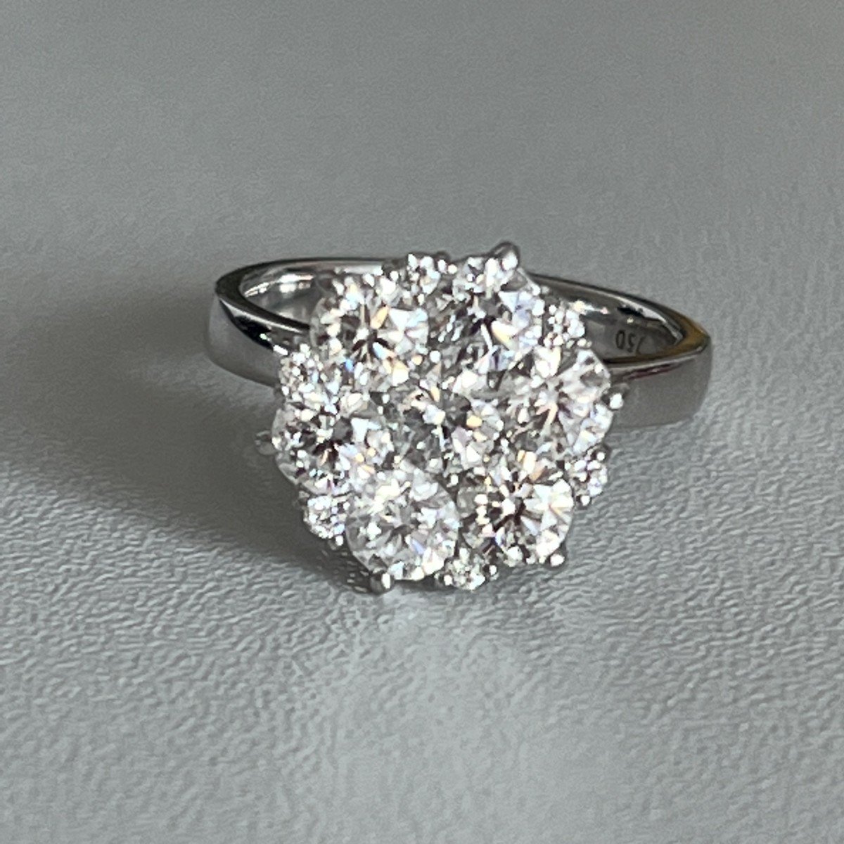 4147– Bague Fleur Or Gris Diamants 