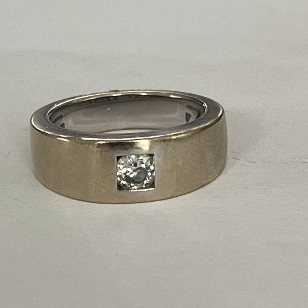 4562- White Gold Diamond Bangle Ring