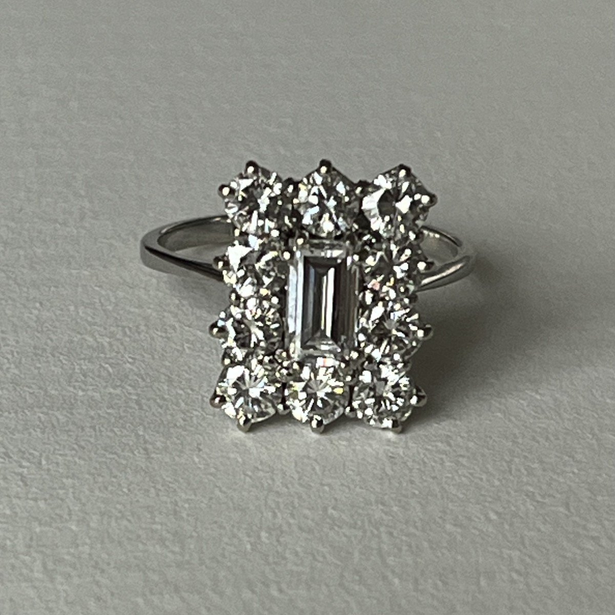 5113- Bague Or Gris Diamants (0,84 Ct Au Centre)