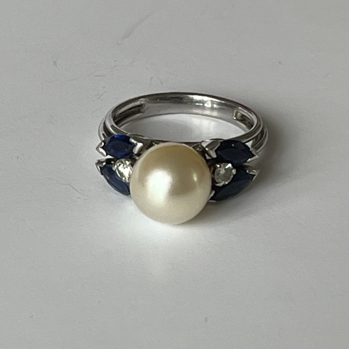 5259- White Gold Pearl Sapphires Diamonds Ring