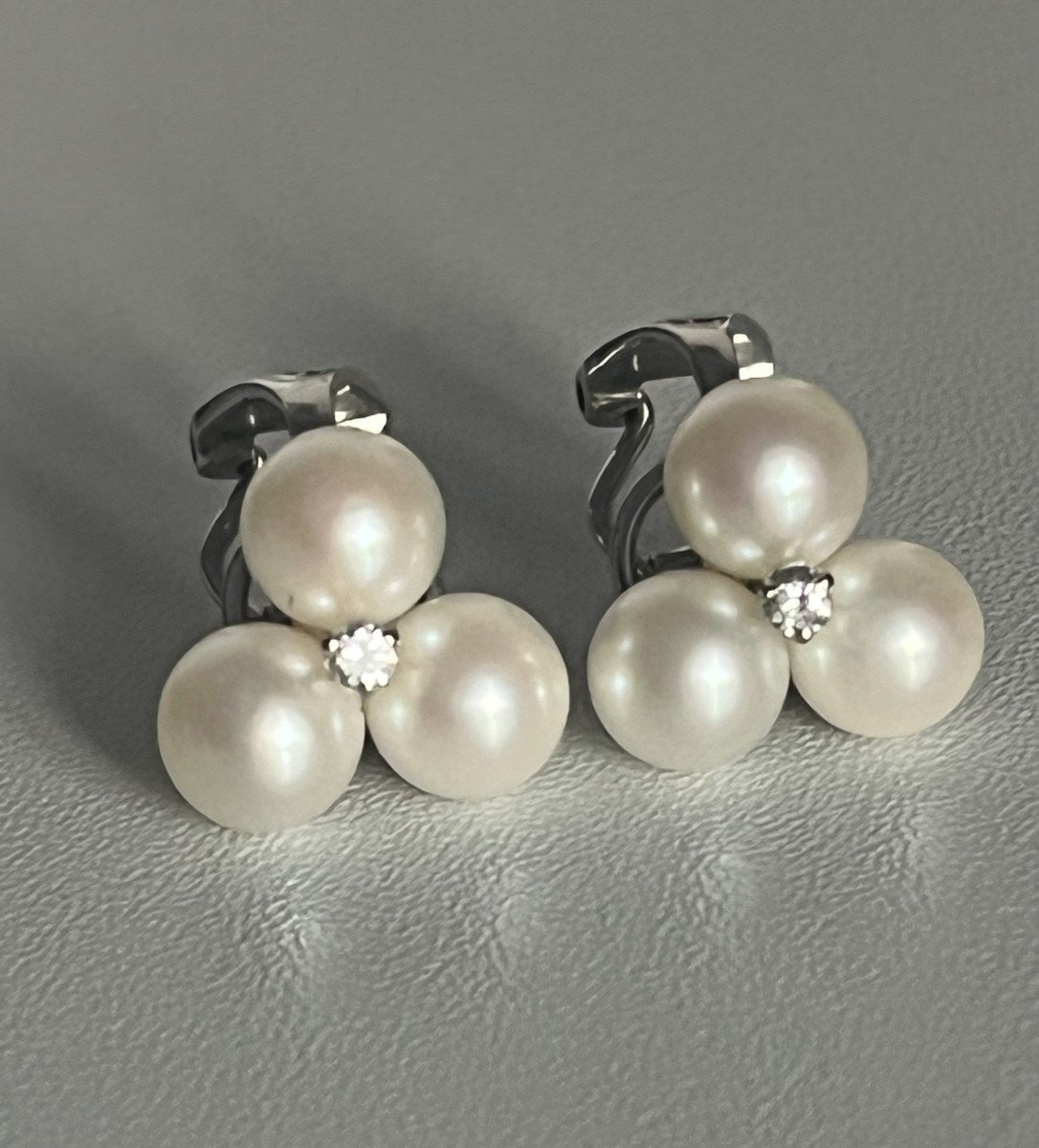 5360- Boucles d'Oreilles Or Gris Perles Diamants-photo-4