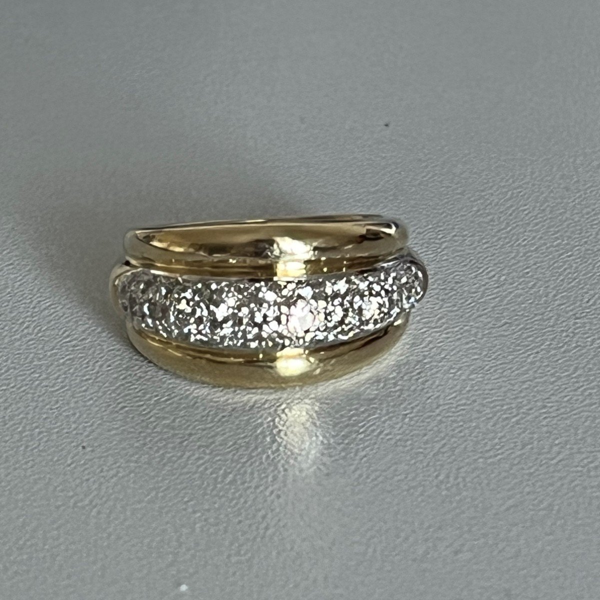 5521- Yellow Gold Godronné Diamond Ring
