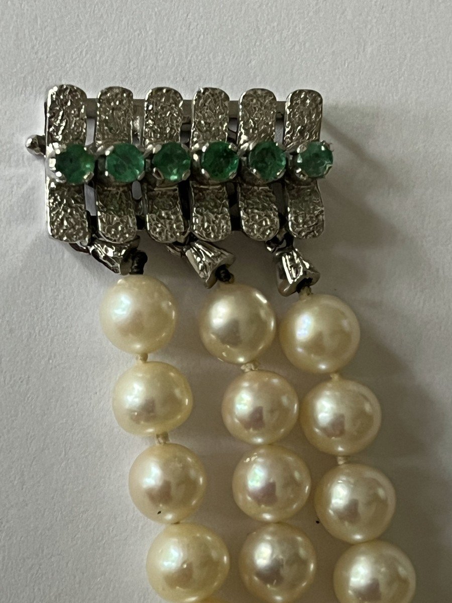 5579- Bracelet 3 Rows Cultured Pearls Clasp Gray Gold Emeralds