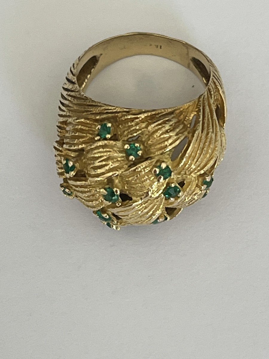 5582- Yellow Gold Chiseled Emeralds Ball Ring-photo-3