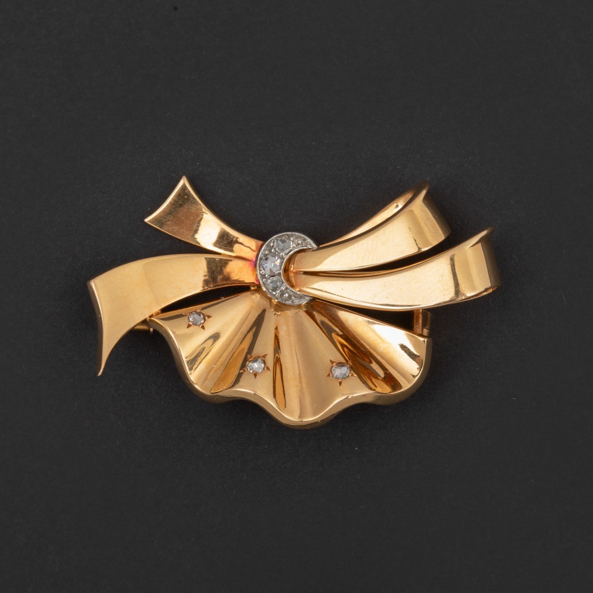 5558- Broche Ruban Or Jaune Diamants