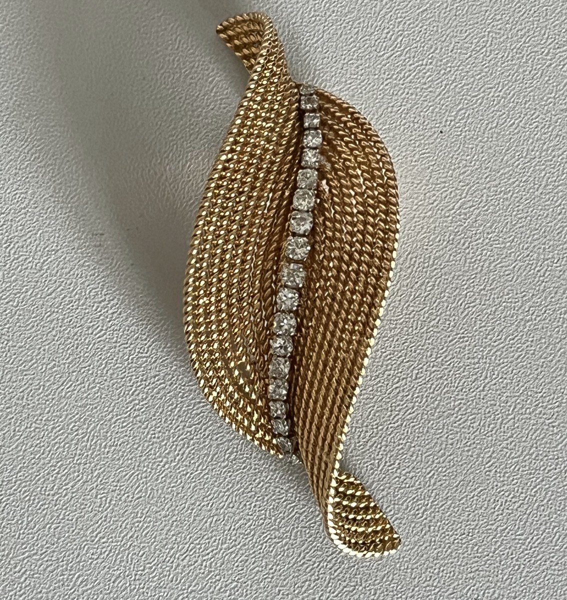 5420- Yellow Gold Wire Diamond Brooch
