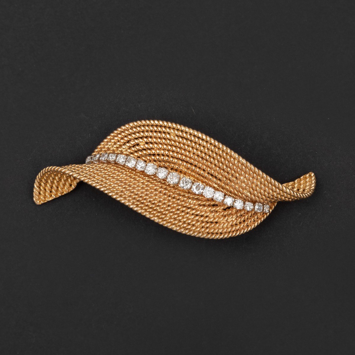 5420- Yellow Gold Wire Diamond Brooch