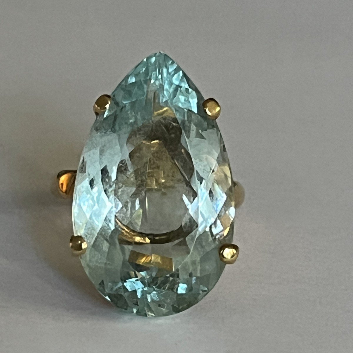 5629- 15.00 Ct Aquamarine Yellow Gold Ring