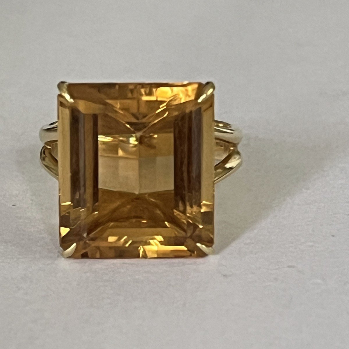 5724- Stern Yellow Gold Citrine Ring