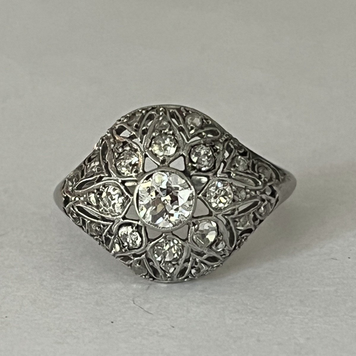 5677- Bague Ancienne Platine Diamants