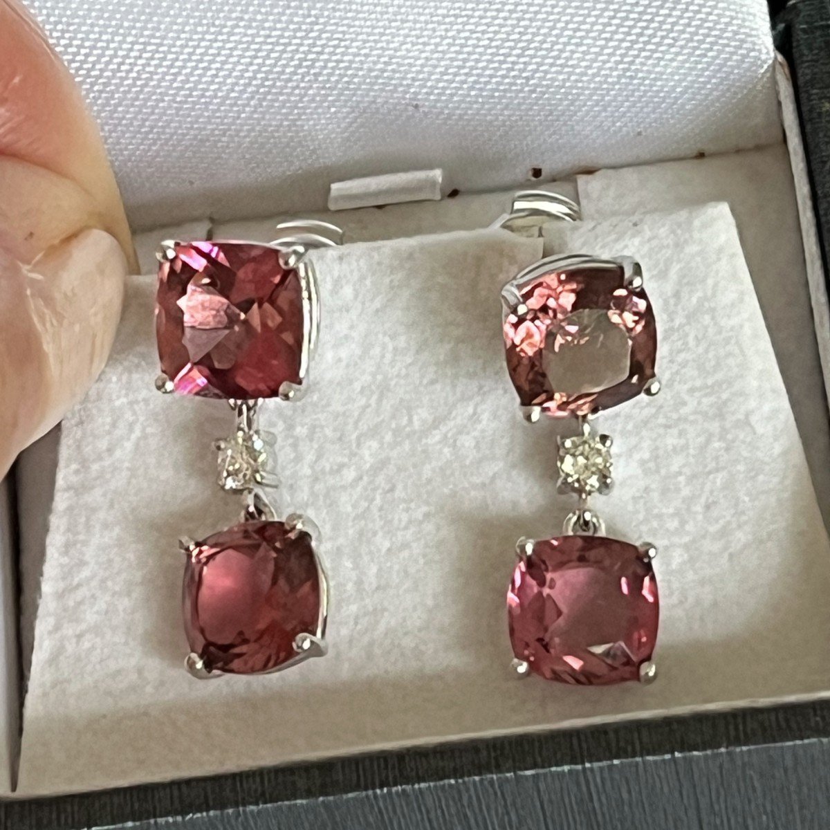 4889- White Gold Earrings With Pink Tourmalines And Diamonds