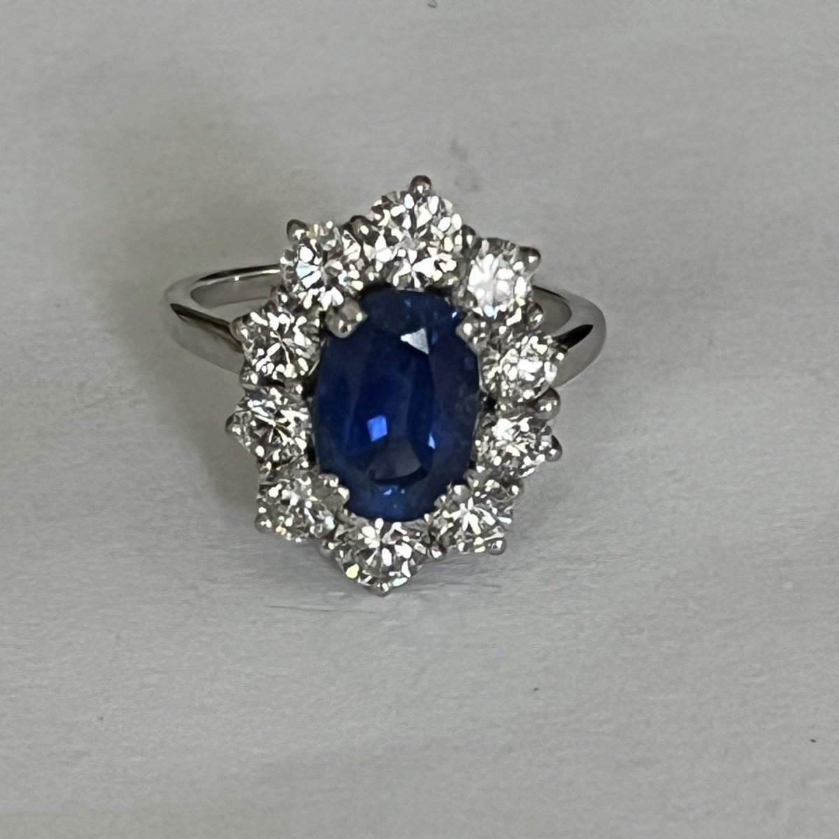 4498- Flower Ring White Gold Sapphire Diamonds 2.00 Ct