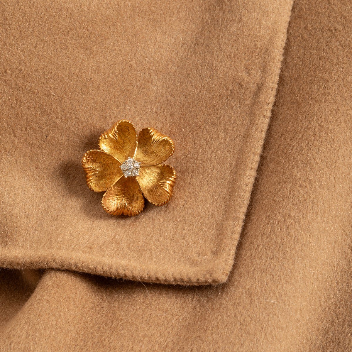 5440- Yellow Gold Diamond Flower Brooch-photo-2