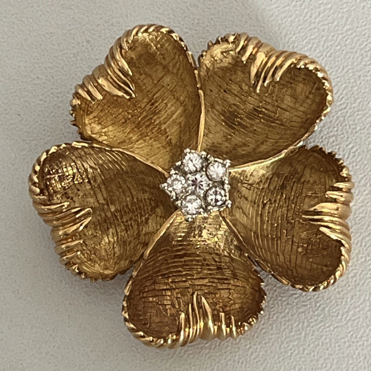 5440- Broche Fleur Or Jaune Diamants