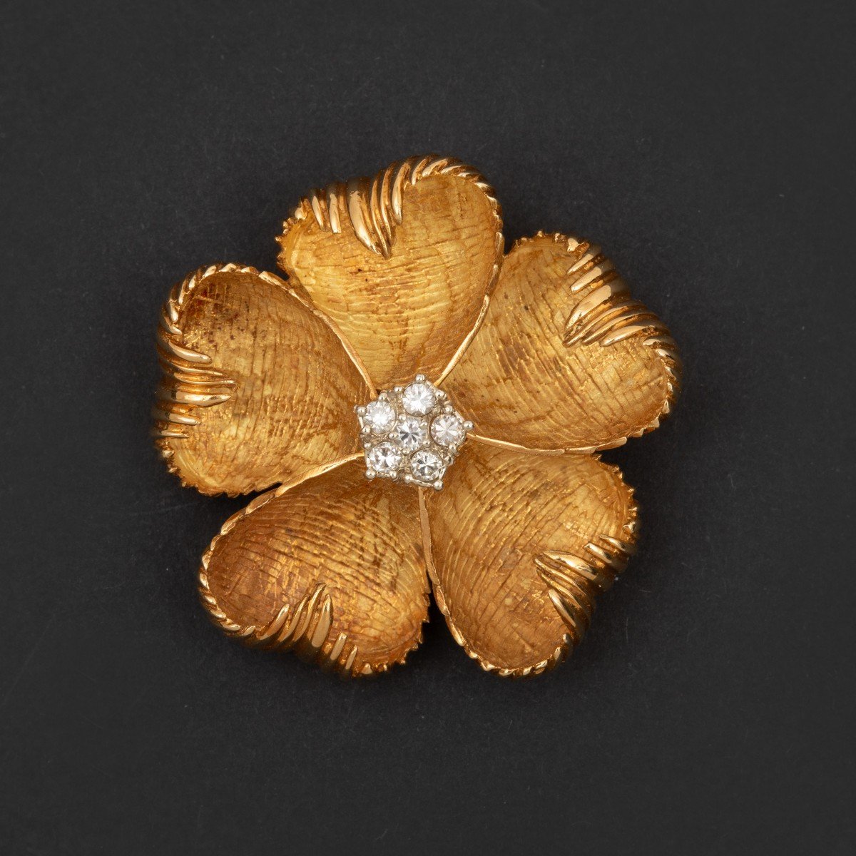 5440- Yellow Gold Diamond Flower Brooch