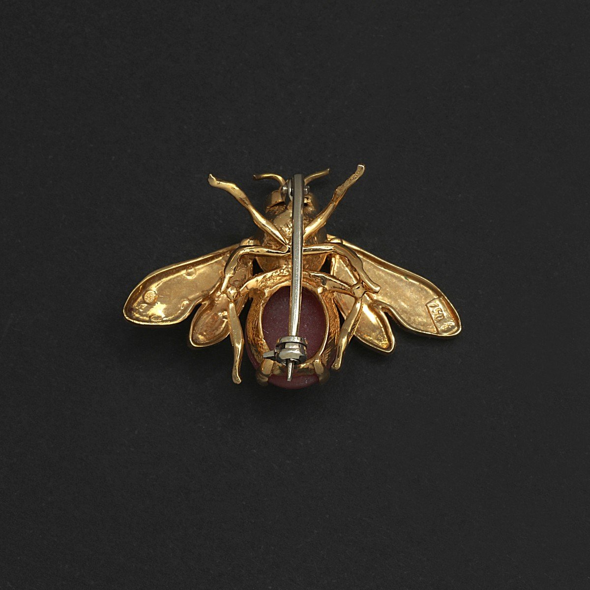 2149- Yellow Gold Agate Bee Brooch-photo-1