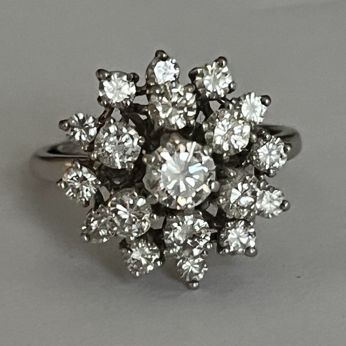 638- White Gold Flower Ring Diamonds 2.50 Ct