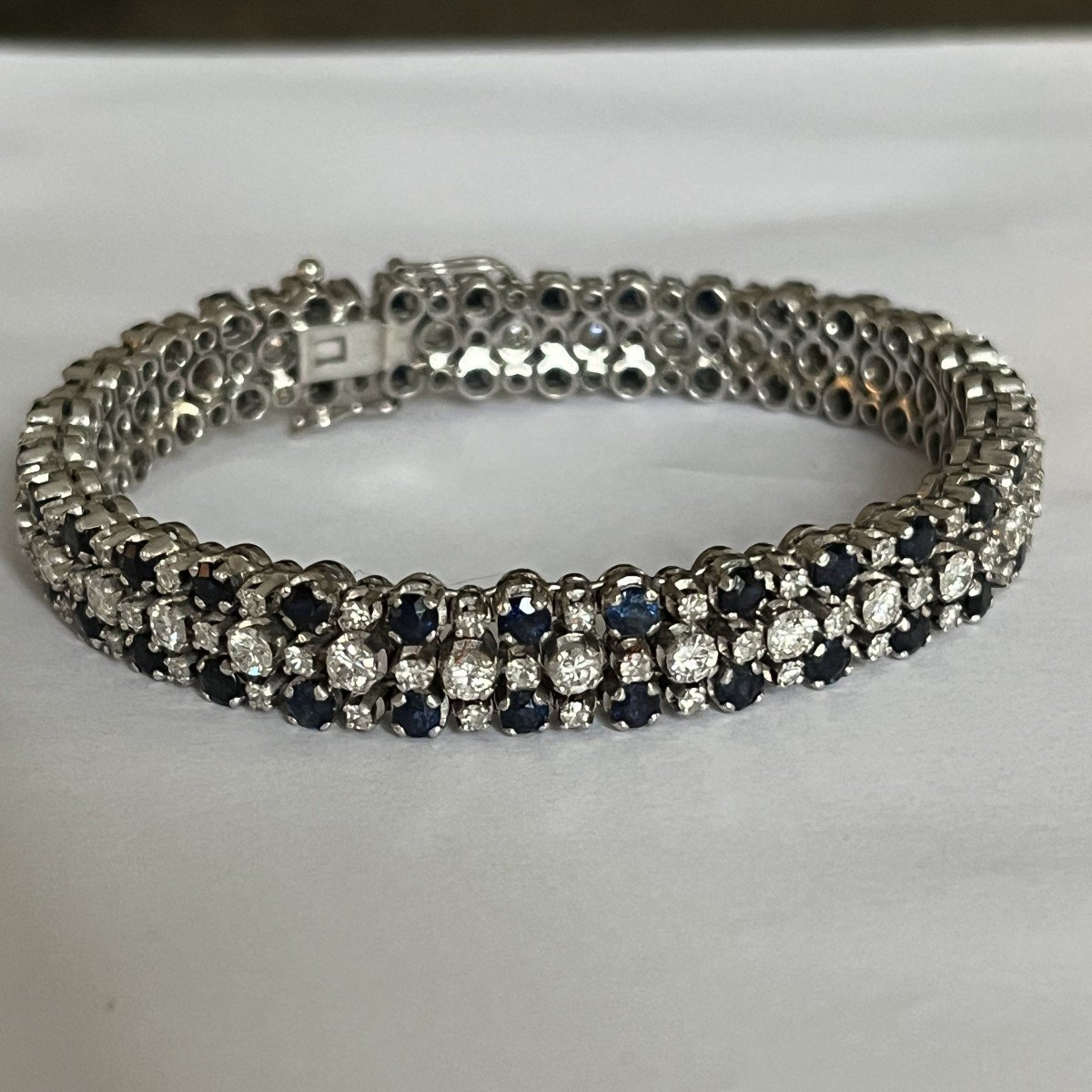 532- Bracelet Or Gris Diamants (4,50 Ct) Et Saphirs (7,00 Ct)